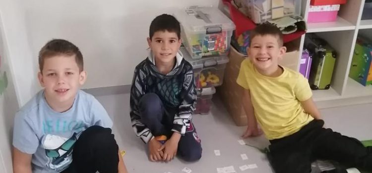 Die Kinder der 2. Schulstufe entdecken den Zahlenraum 100.