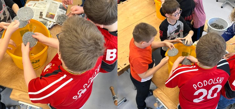 Papierschöpfen in der ASO Papierschöpfen in der ASO