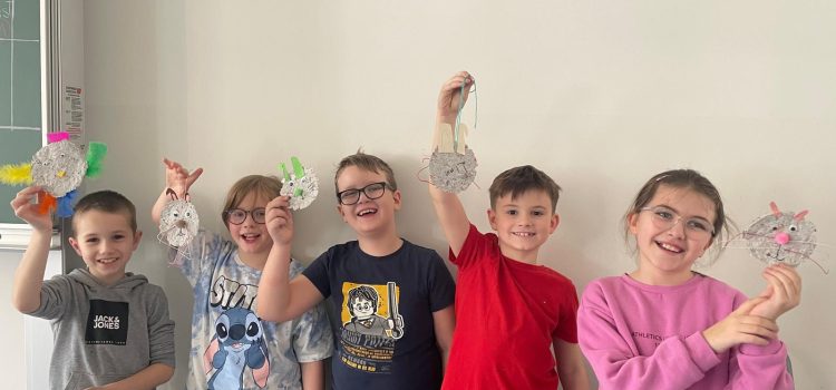 Papierschöpfen und kreativ werden – GVU-Workshop in den 3. Klassen Papierschöpfen und kreativ werden – GVU-Workshop in den 3. Klassen