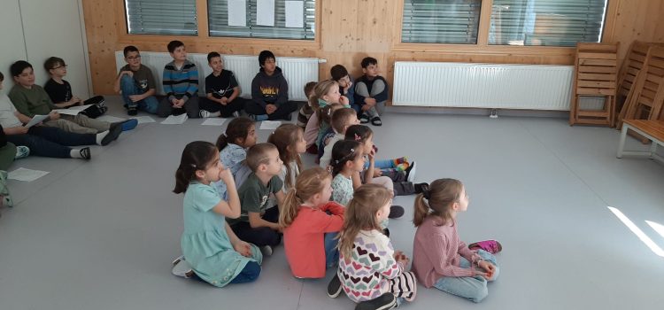 Vorschulkinder zu Besuch – Vorlesetag in der 4. Klasse Vorschulkinder zu Besuch – Vorlesetag in der 4. Klasse